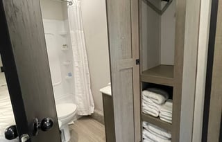 The Perfect Glamping Getaway! 3bds, TWO bathrooms!