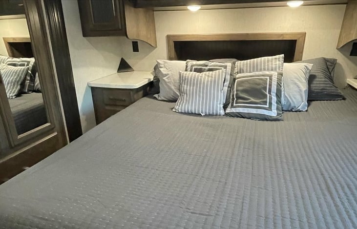 Master king size bed