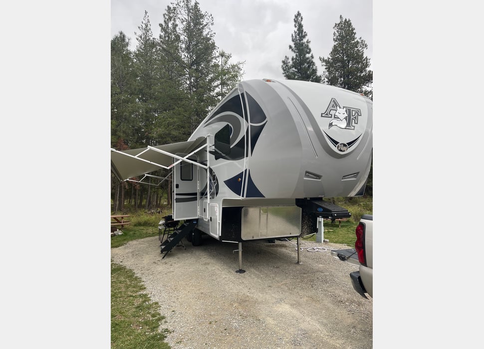 Fifth Wheel rentals in Kalispell