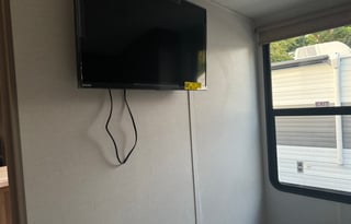 2025 Salem cruise lite - king bed with bunk beds!