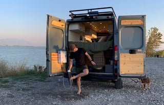 Off grid campervan with TV & ROOFTOP DECK