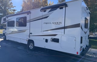 2025 33ft Coachmen 31MB - Sleeps 8