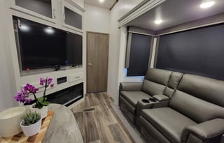 *DELIVERY ONLY* Fresh & Lux Oasis Retreat, 2b, 2b