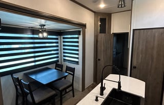 Comfy Cozy 5th Wheel!