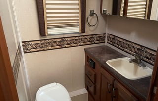 32’ Jayco Greyhawk  - comfortable Class C RV