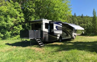 North Cascades Bounder | Luxury | Spacious | Vegas