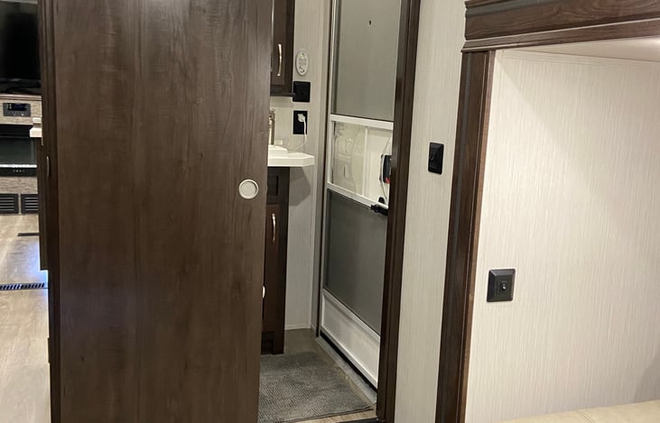 Half bath / entry/exit