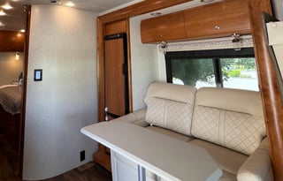 2018 Tiffin 24' Fully Stocked/Auto-Level