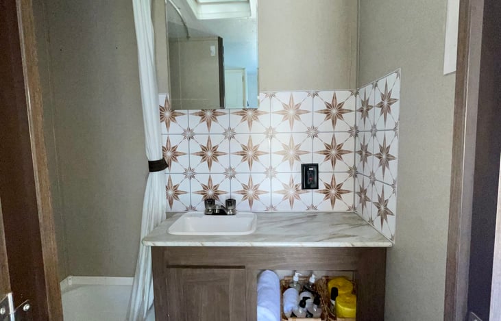 Bathroom with detachable shower head in a bath tub perfect for the babies and pets. Towels, toilet paper, Shampoo/Conditioner/Body wash provided.