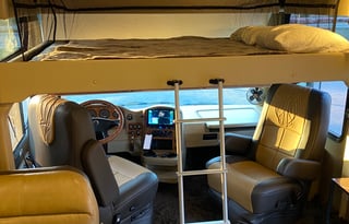 Family approved fully equipped RV Sleeps 5