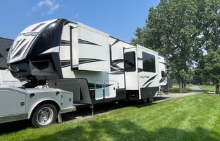 2018 Dutchmen Voltage 3305 Toyhauler