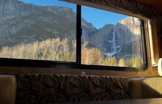 Spacious Easy to Drive Worry Free 2016 Minnie Winnie W/ U-Shaped Dinette