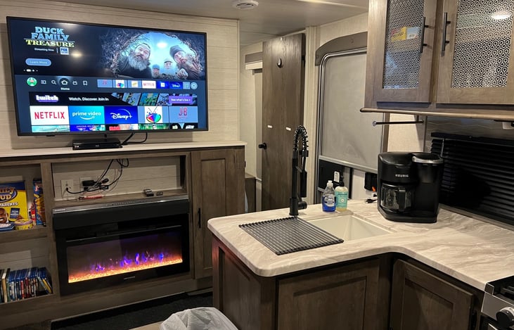 Keurig Duo, K cups or filtered loose coffee.