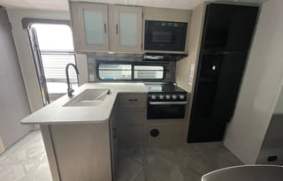 Pet Friendly Luxury Family Retreat on Wheels