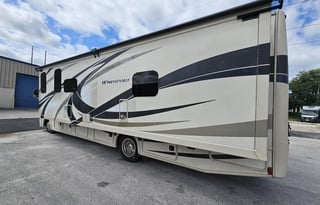 2015 Thor Motor Coach Windsport 32N