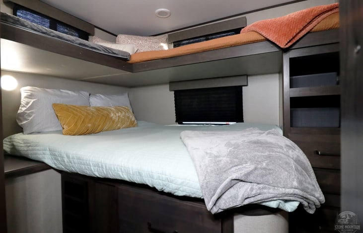 2022-Grand-Design-Transcend-Explor-297-QB-Copyright-at-StoneMountainRVs-dot-com