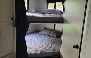 2023 Luxurious Family-Friendly Apex Ultra-Lite