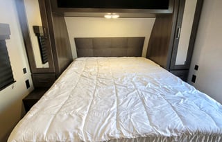 2 BATHROOMS 2 Bedrooms 2022 Condo on Wheels