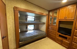 Spacious 5th Wheel, Incredible Bunkroom Floorplan!