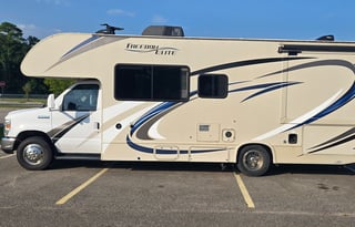 Thor Freedom Elite 26HE near Wilmington Beaches