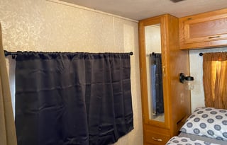 Cozy Gulf Stream RV- pets ok!