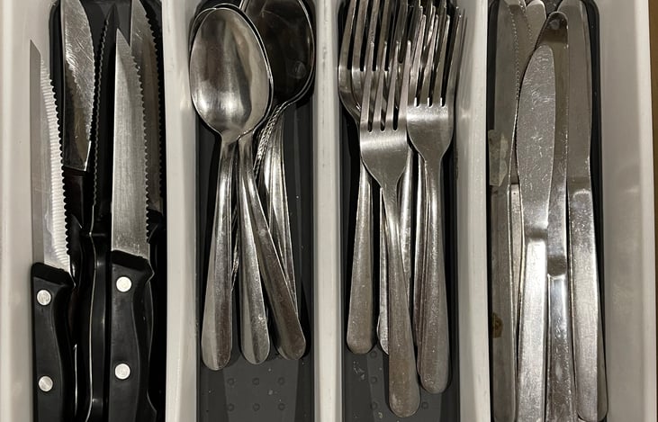set of 8 utensils