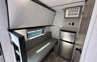 2027 Sunlite 13BH LTD Sleeps 4