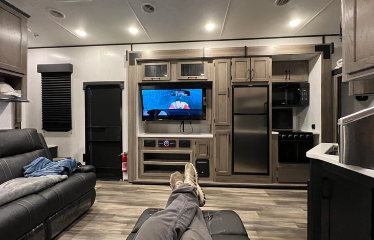 55” tv soundbar with subwoofer with 3 zone Bluetooth.