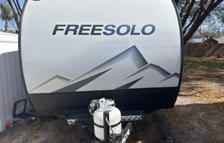 2022 Free Solo | Cozy Lightweight Sleeps 4