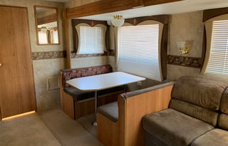 Free as a Bird Camper Sleeps 8 '06 Jayco Jayflight