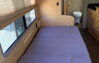 2007 Winnebago Navion 23H