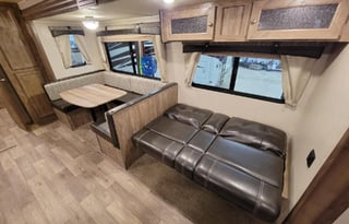 35' Cherokee Sleeps 12 with TRIPLE slide out! HUGE