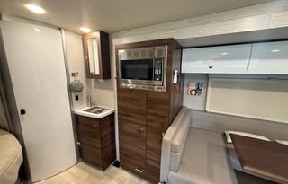 Cozy up with a View - Sprinter V6 Diesel
