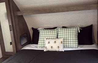 Travel trailer | Fits 8 Comfortably | Delivery ✅