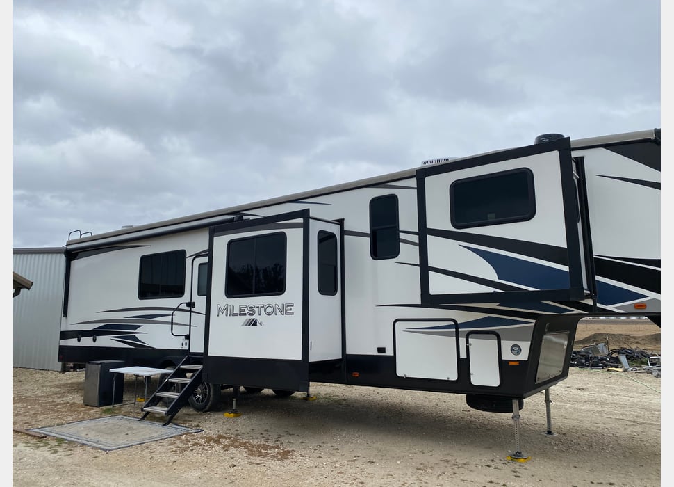 Fifth Wheel rentals in Troy
