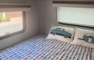 2022 GeoPro 19ft / Sleeps 4 / Lightweight / Irvine