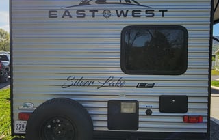 2024 EAST TO WEST Silver Lake LE 18BHLE