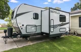 Spacious & Family Friendly Micro Lite 25 ft