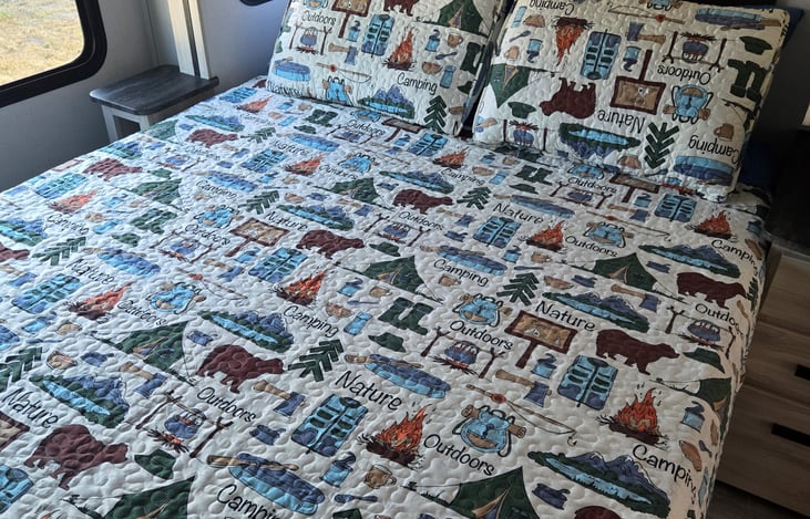 Back bedroom - Queen bed