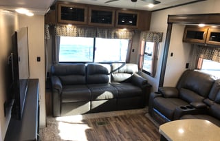 Luxury 2019 Coachmen Chaparral 42’ 392MBL