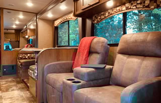 Lucy - Luxury RV for Your Stay in Camp Sherman