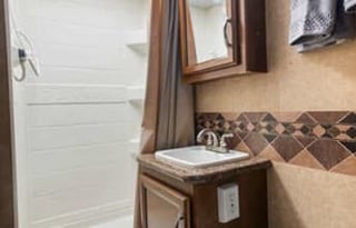 Easy to Drive Comfy RV Rental