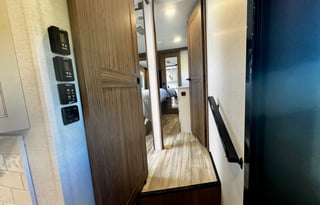 Willow- 2024 Alliance Paradigm 395DS