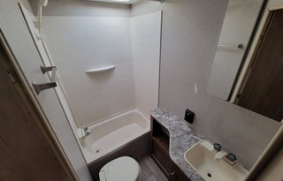 Spacious Clean 27.5' Travel Trailer w/ slide-out