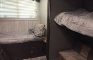 2020 DS320 Pioneer, with 4 bunks,  queen master,,