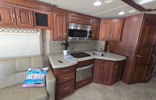 Luxury Winnebago Tour 40CD Experience