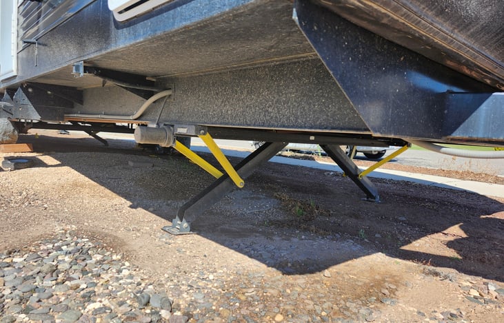 Power stabilizer jacks