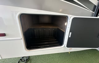 The Cowtown Coach! - AutoLevel, 2 A/Cs, Bunk Model