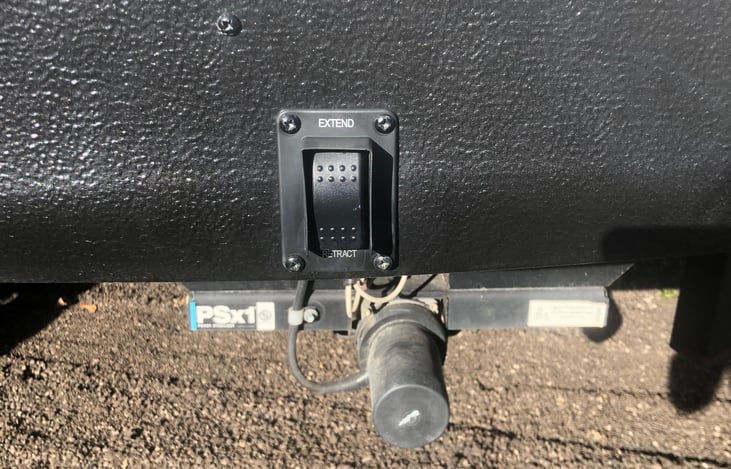 Power stabilizing jacks