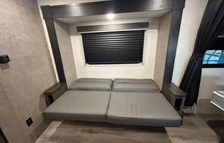 (Unit 30) Starcraft Light Weight Rear Living